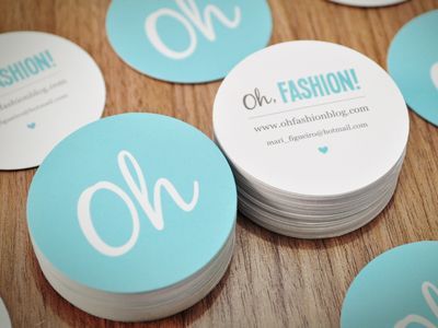 Circle Business Cards, Round Business Cards, Fashion Business Cards, Buisness Cards, Beautiful Business Card, Graphic Design Business, Business Card Inspiration, Business Card Branding, Cool Business Cards