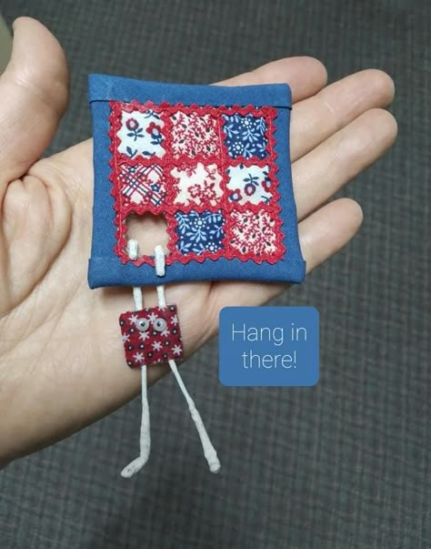 Fun Quilt, Mini Quilt Patterns, Sewing Crafts Tutorials, Scrap Quilt Patterns, Quilted Gifts, Miniature Quilts, Denim Quilt, Clothes Pin Crafts, Types Of Embroidery