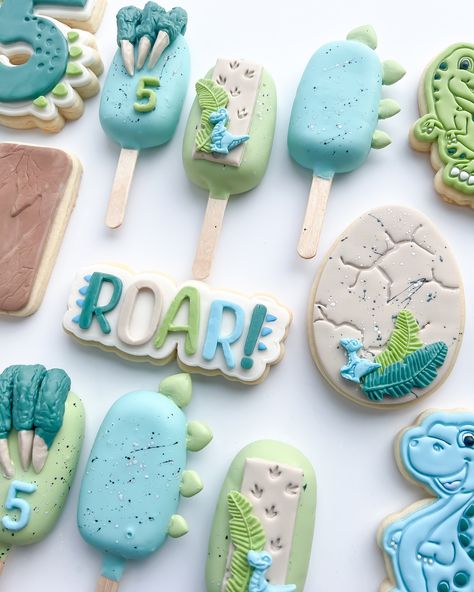 Dinosaur cookies and cakesicles for Izaeh #dinosaur#dinosaurcookies#dinosaurcakesicles#dinosaurbirthday#dinosaurtreats#lasvegas#lasvegastreats#dino#cookiesofig#cakesicles Dinosaur Cakesicles Ideas, Dinosaur Cake Popsicles, Dinosaur Cakesicles, Dinosaur Birthday Theme, Cake Pop Designs, Dinosaur Birthday Cakes, Dinosaur Cookies, Dinosaur Cake, Baby Dino