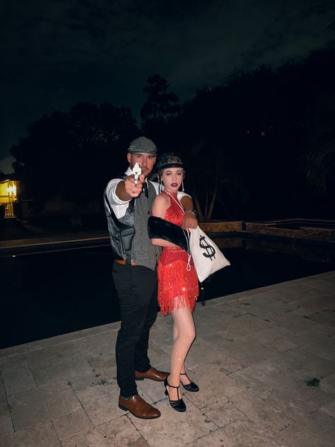 Peaky Blinders Couple Costume, Mafia Theme Party Outfit, Casino Theme Party Outfit, Mafia Theme Party, Peaky Blinders Costume, Mafia Party, Halloween Mujer, Casino Costumes, Party Outfit Men