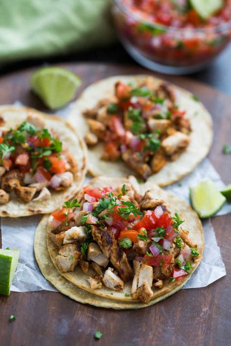 Grilled Chicken Street Tacos Recipe, Grilled Chicken Street Tacos, Mexican Grilled Chicken, Chicken Street Tacos, Chicken Tacos Recipe Easy, Street Taco Recipe, Grilled Chicken Tacos, Chicken Taco Recipes, Low Carb Tacos