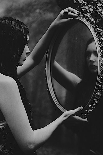 Looking Into The Mirror, Mirror Photography, Lady Macbeth, Breathtaking Photography, Fairytale Photography, Mirror Reflection, Halloween Photoshoot, What Do You See, Foto Art