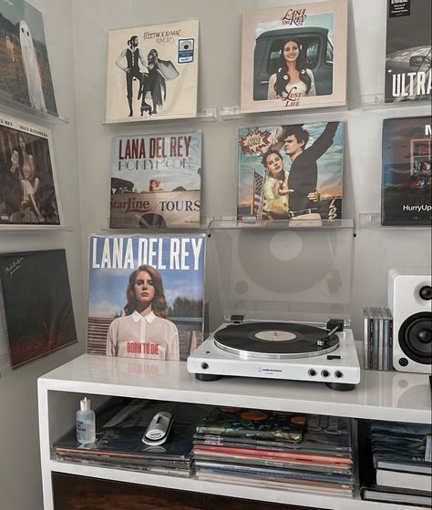 Room Ideas With Vinyl Records, Audio Technica Turntable Aesthetic, Audio Technica Lp60, Vinyl Shelf Ideas, Record Set Up Aesthetic, Turntable Setup Aesthetic, Vinyl Set Up Aesthetic, Vinyl Shelf Aesthetic, Record Set Up