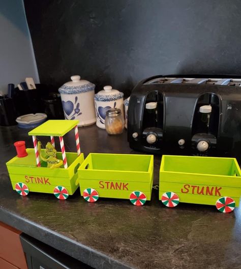 Grinch Train Diy, Diy Dollar Tree Grinch Decor, Diy Christmas Train Crate, Grinch Train, Dollar Tree Crafts Diy, Christmas Trains, Candy Train, Wooden Box Crafts, Train Crafts