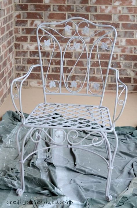 Patio Chair Makeover with Rusty Metal Primer from Rustoleum Painting Metal Outdoor Furniture, Patio Chairs Makeover, Theatre Stage Design, Paint A Dresser, Painting Patio Furniture, Vintage Outdoor Furniture, Metal Patio Chairs, Paint Patio, Metal Outdoor Chairs