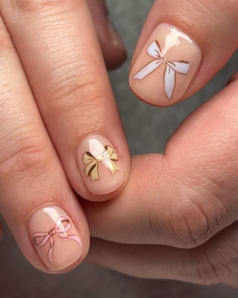 Bow Toe Nails, Short Round Nails, Pastel Nail Art, Bow Nails, Bow Nail Art, Pedi Ideas, Girl Apartment, Bow Nail, Minimal Nails Art