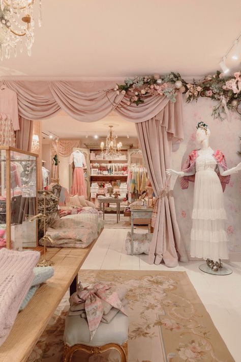 بيوت ملكية, Boutique Inspiration, Store Design Boutique, Boutique Decor, Boutique Interior, Upper East Side, Pink Interior, Pink Princess, Look Vintage