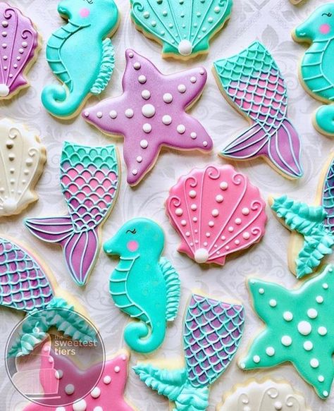 Check out these adorable ocean themed cookies by @thesweetesttiers ! Which one is your favorite? - Follow me, @mermaid_posts for more! -… Elegant Decorated Cookies, Mermaid Cookie, Mermaid Birthday Party Food, Mermaid Cookies, Beach Cookies, Mermaid Theme Birthday Party, Mermaid Birthday Cakes, Mermaid Theme Party, Summer Cookies