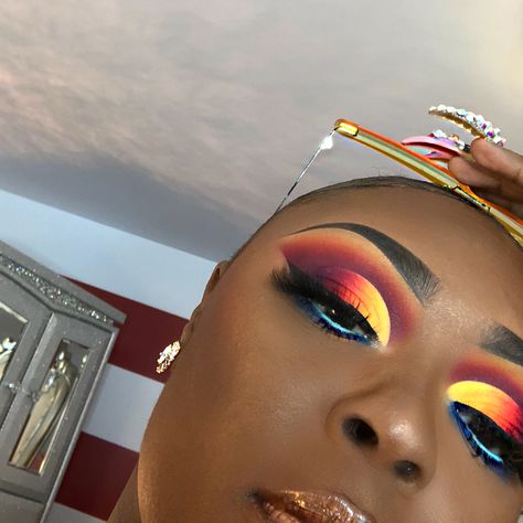 Colorful Makeup Looks, Bright Makeup, Pretty Makeup Looks, Dramatic Makeup, Makeup Eye Looks, Dark Skin Makeup, Baddie Makeup, Glitter Makeup, Makeup Goals