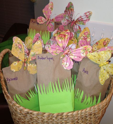 Goodie Bags Fairy Goodie Bags Ideas, Fairy Birthday Goodie Bags, Fairy Goodie Bags, Fairy Theme Birthday Party, Tinkerbell Party Theme, Baby First Birthday Themes, Fairy Garden Birthday Party, Fairy Theme, Tinkerbell Party