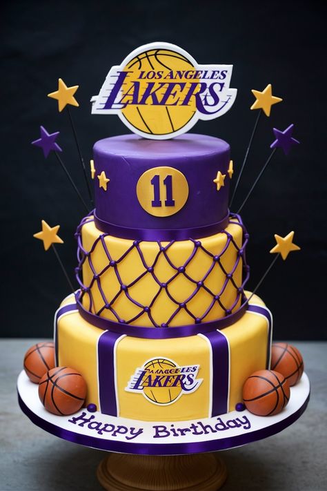 Top Lakers Birthday Cake Inspirations for the Ultimate Fan 10th Birthday Boy Cake Ideas, Lakers Cupcakes, Lakers Basketball Cake, Lakers Themed Birthday Party, Lakers Birthday Cake, Lakers Party, Lakers Cake, Cakes For Teenagers, Basketball Birthday Cake