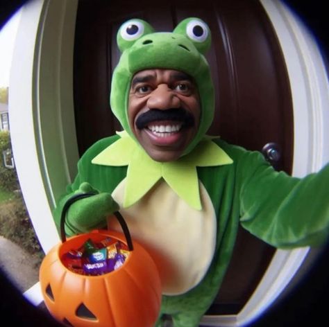 Halloween Profile Pics, Silence Is Golden, Candy Bucket, Goofy Pictures, Pumpkin Jack, Steve Harvey, Funny Profile, Silly Images, Very Funny Pictures