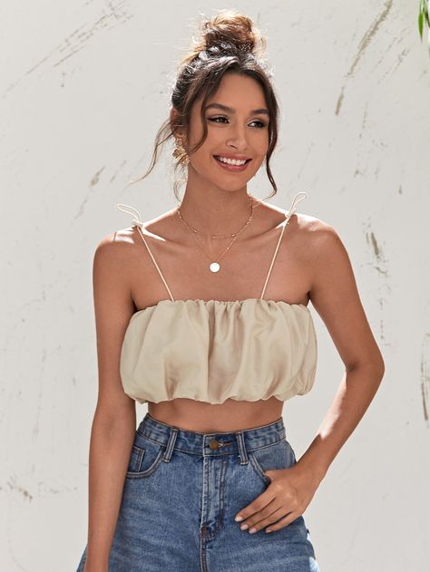 Top de tirantes fruncido con tira ajustable | SHEIN Crop Top Elegante, Blusas Crop Top, Women Tank Tops, Beige Top, Cropped Cami, Cami Crop Top, Womens Tie, Shein Tops, Shein Style