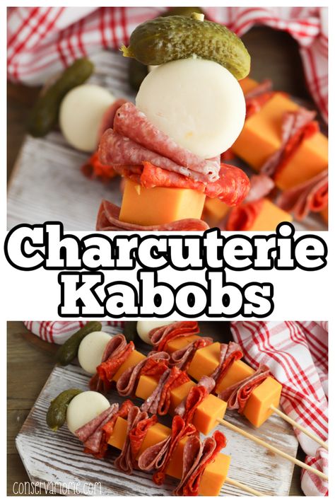 Family Gathering Appetizers, Dessert Kabobs Summer, Fun Kabob Ideas, Charcuterie Board Kabobs, Tailgate Kabobs, Meat And Cheese Kabobs Appetizers, Party Kabobs Appetizers, Snack Kabobs Appetizers, Charcuterie Squewers