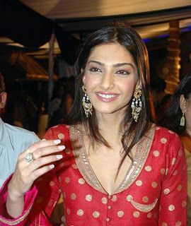 Sonam Kapoor to star in Pirates of the Caribbean? - Relationship Conundrums & Celebrity News Churidar Neck Designs, Salwar Pattern, Simple Kurta Designs, Designer Kurti Patterns, Simple Kurti Designs, Neck Designs For Suits, Long Kurti Designs, Kurta Neck Design, Long Dress Design