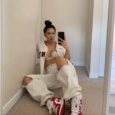 Red Jordan Outfits, Red Jordans Outfit For Women, Jordan 1 Red Outfit, Red Jordan 1 Outfit, White And Red Outfit, Red Sneakers Outfit, Cullen House, Red And White Jordans, Jordan Outfits Womens