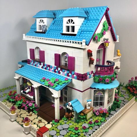 LEGO Friends Stephanie's House | I<3Holland | Flickr Cute Lego House, Lego Friends Mocs, Lego Friends Ideas, Lego Friends House, Easy Lego Creations, Lego House Ideas, Lego Bedroom, Lego Friends Sets, Lego Girls