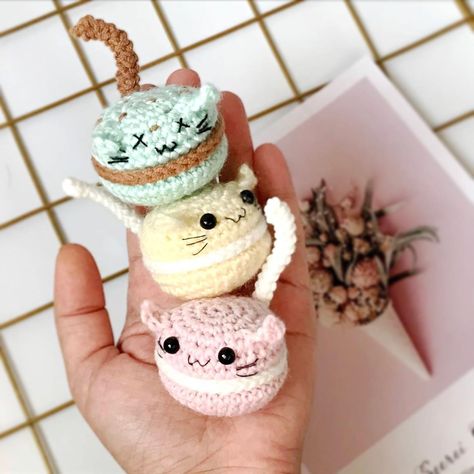 Catcaron Meocaron Kitty Cat Macaron Sweeties Amigurumi Free Pattern Cat Macarons, Crochet Macaron, School Crochet, Crochet Furniture, Spooky Decorations, Crochet Girls, Crochet Pumpkin, Yarn Tail, Spooky Decor