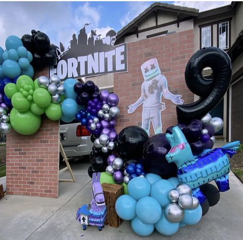 Fortnite Balloon Garland, Video Game Birthday Party Decorations, Kids Party Planning, 7th Birthday Party Ideas, Fortnite Party, Video Games Birthday Party, Fortnite Birthday, Outdoors Birthday Party, Video Games Birthday