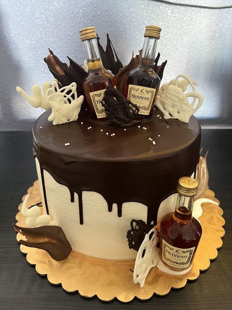 Hennessy Party Ideas Decor, Hennessy Cake, 21st Birthday Cake, Cute Birthday Cakes, Birthday Surprise, 21st Birthday, Bday Party, Themed Cakes, Chocolate Cake