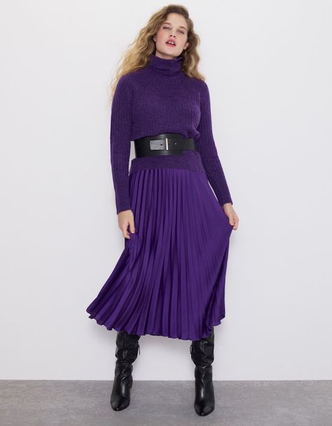 Thanksgiving Outfits Women, Thanksgiving Outfit Ideas, Thanksgiving Outfits, Winter Skirt Outfit, Strappy Mini Dress, Outfit Mujer, Thanksgiving Outfit, Pleated Midi Skirt, Purple Fashion