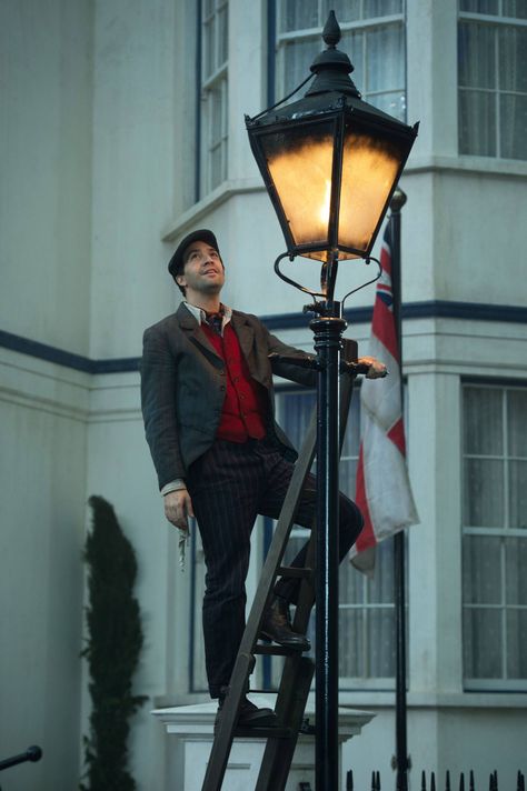 Loved the new Mary Poppins! Timothy Green, Mary Poppins Movie, Mary Poppins Returns, His Dark Materials, Manuel Miranda, Practically Perfect, Disney Live Action, A Ladder, Liam Hemsworth