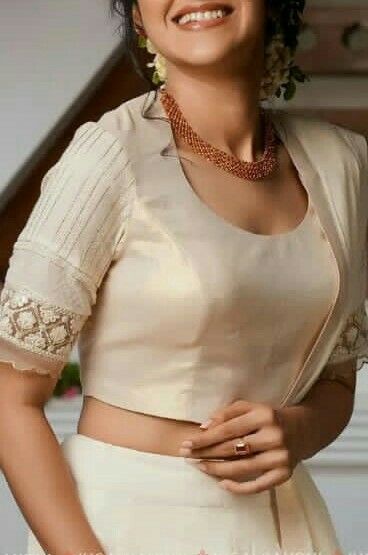 Back Neck Designs For Blouses, Onam Sarees, Silk Blouse Pattern, Aari Blouses, Brocade Blouse Designs, Onam Outfits, Silk Saree Blouse Designs Patterns, Lace Blouse Design, Blouse Designs High Neck