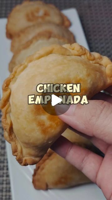 Empanadas Filling Recipe, Chicken Empanada Recipe, Chicken Empanada, Empanada Dough, Empanadas Dough, Empanadas Recipe, Filipino Dishes, Very Cold, Green Peas