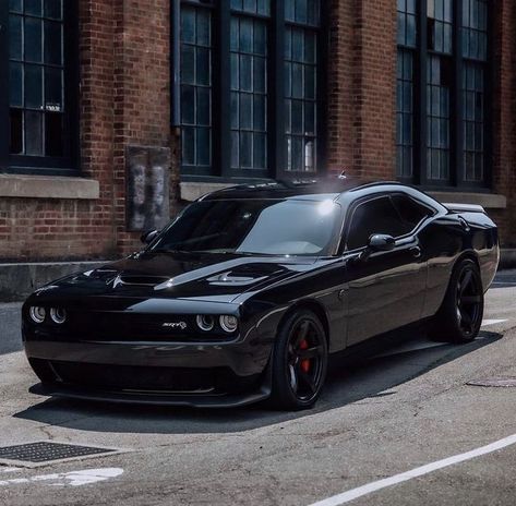 Black Dodge Charger, Dodge Challenger Black, Carros Bmw, Challenger Srt8, Cars Drawing, Dodge Charger Hellcat, Dodge Challenger Hellcat, Challenger Srt Hellcat, Dodge Challenger Srt Hellcat