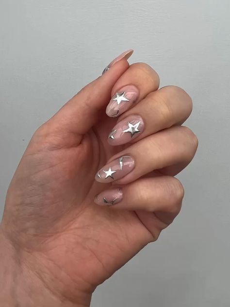 Pink And Silver Star Nails, Almond Nails Designs Stars, Star Silver Nails, Grey Star Nails, Silver Aura Nails, Star Nails Silver, Star Nails Almond, Silver Stars Nails, Almond Star Nails