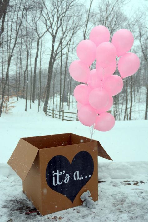 Unique Gender Reveal Party Ideas, Gender Reveal Photography, Gender Reveal Pinata, Gender Reveal Box, Gender Reveal Signs, Baby Gender Reveal Party Decorations, Gender Reveal Unique, Gender Reveal Announcement, Gender Reveal Photos