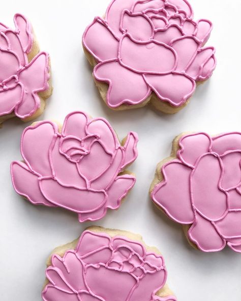 Jessica Weiss on Instagram: “Love peonies 🌸 • • • • #theculinaryinstituteofamerica #proud2bcia #ciagrad #cookies #sugarcookies #sugarcookiesofinstagram…” Peony Cookies, Flower Cookies Bouquet, Fancy Sugar Cookies, Easter Sugar Cookies Decorated, Flower Sugar Cookies, Azalea Flower, Easter Sugar Cookies, Ultimate Cookies, Cookie Bouquet