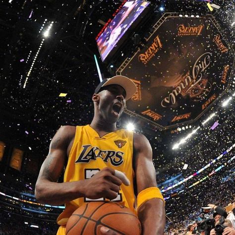 Kobe Bryant Widget, Kobe Bryant Iconic Photos, Kobe Profile Picture, Orange Balls, Kobe Bryant 8, Kobe Bryant Family, Kobe Bryant Nba, King Lebron, Kobe Bryant Pictures