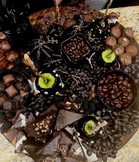 Dark Charcuterie Board, Black Brownies, Chocolate Chewy Cookies, Black Charcuterie Board, Black Snacks, Halloween Confections, Goth Picnic, Tea Party Decorations Diy, Crow Party