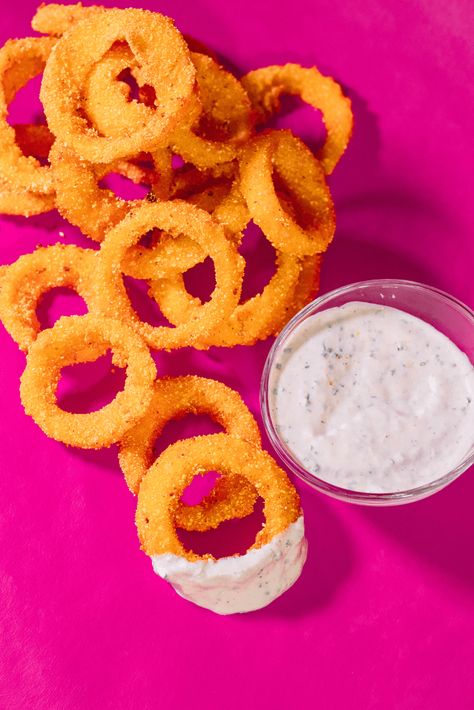 Onion Ring Photography, Onion Rings Photography, Onion Rings Aesthetic, Dip Photography, Egg Aesthetic, Garlic Dipping Sauce, Crispy Onion Rings, Onion Rings Recipe, Low Carb Granola