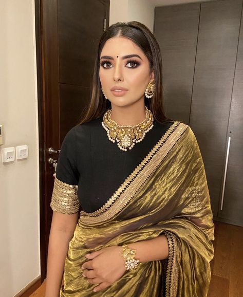 Golden Organza Saree, Saree With Black Blouse, Golden Blouse Designs, Golden Blouse, Golden Saree, New Saree Blouse Designs, Fashionable Saree Blouse Designs, Fancy Sarees Party Wear, Indian Saree Blouses Designs