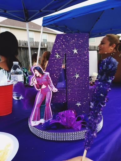 Selena Quintanilla Party, Selena Party, Selena Quintanilla Birthday, Selena Quintanilla Outfits, Selena Quintanilla Fashion, Selena Selena, 18th Birthday Party Themes, 50 Party, 20th Birthday Party