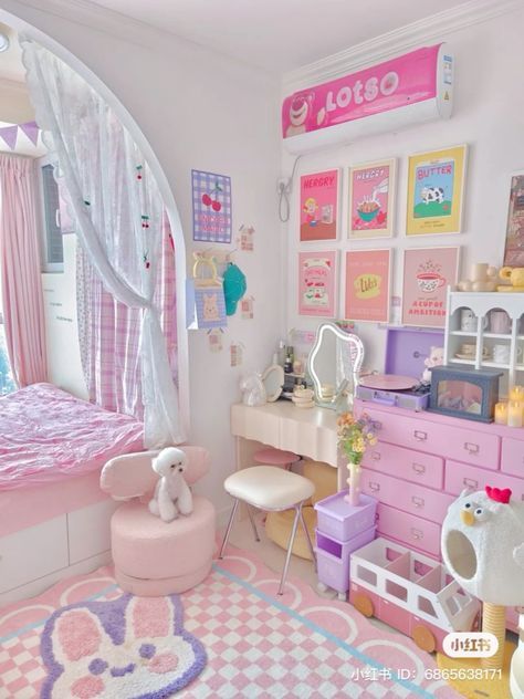 Barbie Might Give Up Her Dream House for This Colorful English Bungalow Little Apartment Decor, Room Ideas Baddie, Girlie Apartment, Senior Table Ideas, Room Decor Summer, Street Room, Senior Table, Mini Gym At Home, Future Apartment Ideas