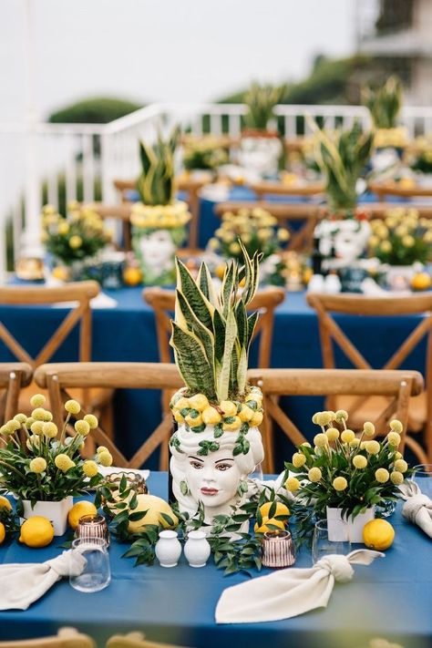 Lemon Themed Wedding, Summer Wedding Table, Mediterranean Party, Summer Engagement Party, Tropical Theme Party, Italian Wedding Venues, Lemon Theme, White Wedding Decorations, Outdoor Summer Wedding