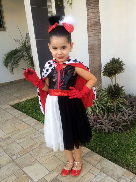 Cruella Deville Costume Kids, Ursula Costume Diy, Halloween Dress Up Ideas, Cruella Deville Costume, Halloween Bride Costumes, Sibling Halloween Costumes, Old Halloween Costumes, Cruella Costume, Popular Costumes