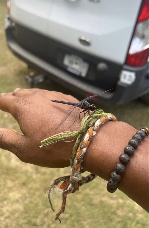 jonathan daviss instagram story Obx Character, Jonathan Daviss, Outer Banks Style, Surf Aesthetic, Summer Picture Poses, Outer Banks Nc, Thread Bracelets, Summer Bracelets, Western Jewelry