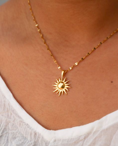 Christmas Moodboard, Pretty Neck, Necklace Drawing, Sunshine Necklace, Fancy Jewelry Necklace, Diamond Fashion Jewelry, Pretty Jewelry Necklaces, Sun Necklace, Silver Jewelry Design