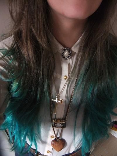 Blue Dip Dye Hair, Dipped Hair, Natural Brown Hair, Dyed Tips, Hair Dye Tips, Diy Dye, Dip Dye Hair, Teal Ombre, Purple Dye