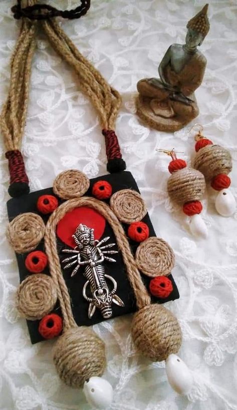 Absolutely handmade jewelry 💕 ... Jute Jwellery Design, Jute Jewellery Handmade, Jute Jewellery, Ma Durga, Terracotta Jewellery Designs, Diy Jewelry Set, Diy Earrings Easy, Macrame Colar, Diy Jewellery Designs