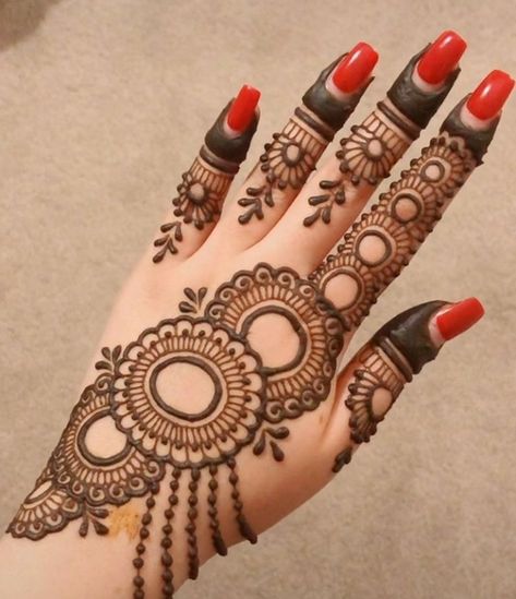 Hand Mehndi Designs, Back Hand Mehndi, Tato Henna, Hand Mehndi Design, Henna Tattoo Designs Hand, Simple Henna Tattoo, Mehndi Designs For Kids, Simple Mehndi Designs Fingers, Very Simple Mehndi Designs