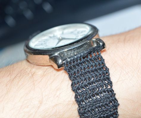 Crochet Wristband for Watch Crochet Wristband, Diy Watch Band, Crochet Bracelet Pattern, Old Watch, Crochet Chain, Iphone Watch, Old Watches, Crochet Bracelet, Crochet Jewelry