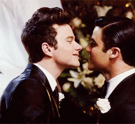 Glee Wedding, Brittany And Santana, Blaine And Kurt, Brenda Song, Glee Club, Double Wedding, Chris Colfer, Glee Cast, Tv Couples