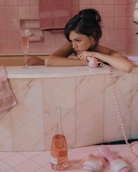 M A R Y B O R D E L O N Bathtub Aesthetic, Dr Hook, India Eisley, Daphne Blake, Kunst Inspiration, Valley Of The Dolls, Dream Bathrooms, Bad Boy, Beauty Queens