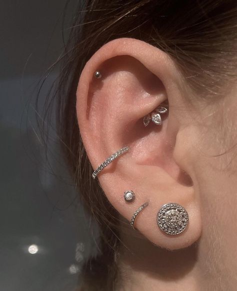 Hide Piercings, Locket Earrings, Cool Ear Piercings, Pretty Ear Piercings, Face Piercings, Country Jewelry, Cute Ear Piercings, Multiple Ear Piercings, Stylist Tattoos