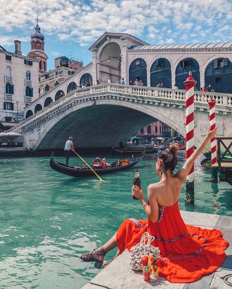 Instagram Outfits in Venice - red sun dress, venice canals, venice bridge, travel blogger, gondola watching in venice, rialto bridge Sorrento Italia, Venice Bridge, Milan Travel, Venice Photos, Rialto Bridge, Venice Canals, Cities In Italy, Europe Photos, Venice Travel